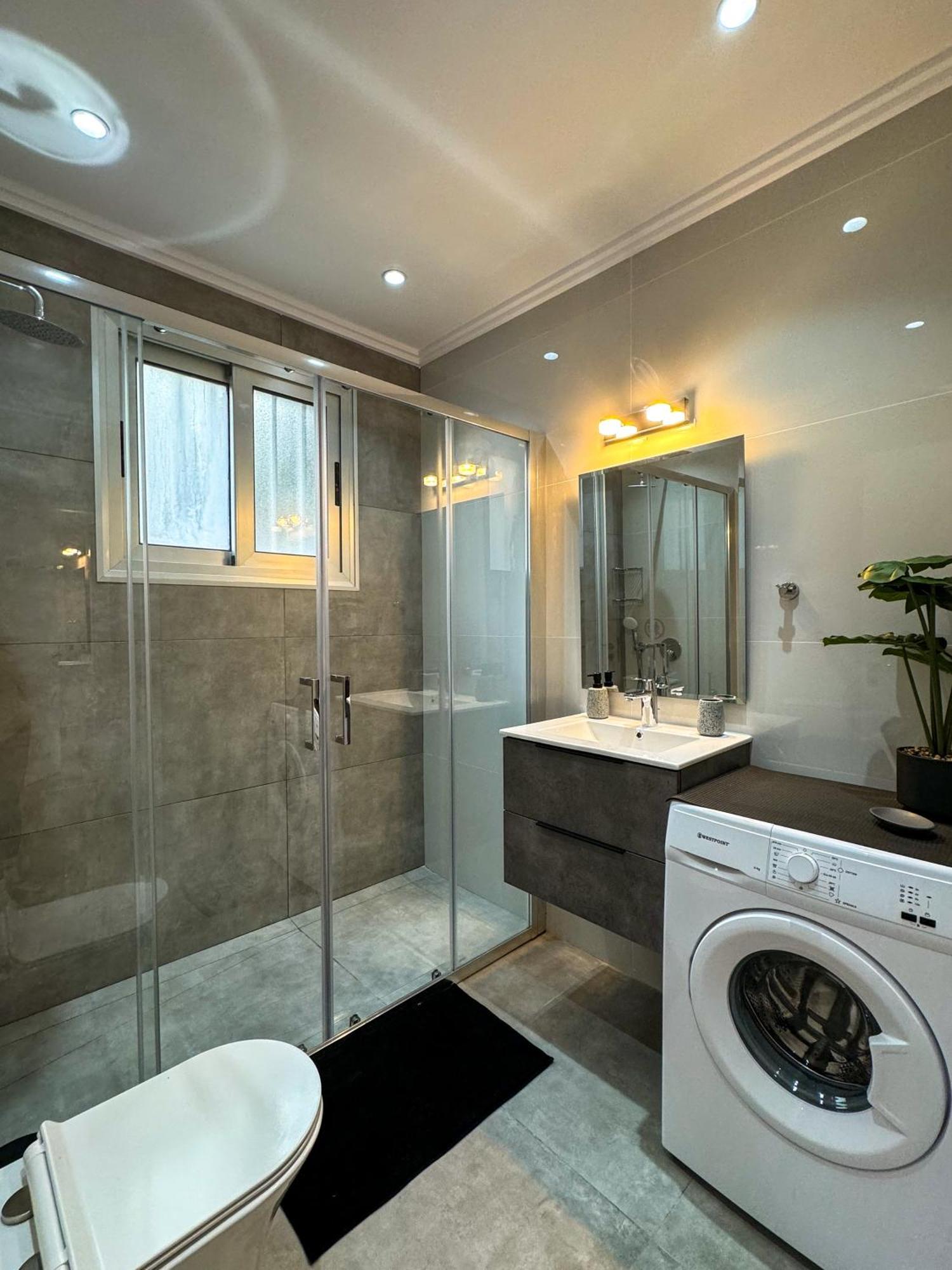 Modern 2Br Apartment With Pool, Veranda & Garden In Paphos Exterior foto